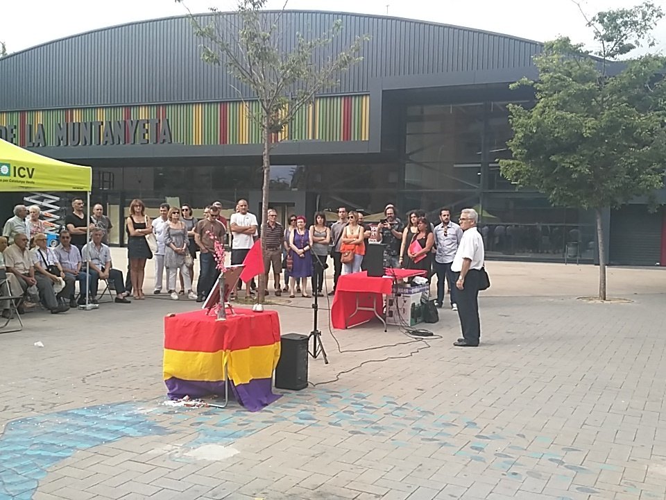 podemstboi's tweet photo. Comienza acto en
Sant Boi De Llobregat
Homenaje #LuisCabezas
Le recuerdan en el dia de hoy.
#3JUL2016 Hasta siempre! https://t.co/cFDq01nfff