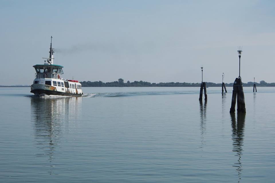 AcnlVenezia's tweet photo. #webinar navigare in laguna a #Venezia. 5 luglio ore 19 #libreria #Mare di Carta @Navionics #tecnologia #app https://t.co/xj9URx67Bi