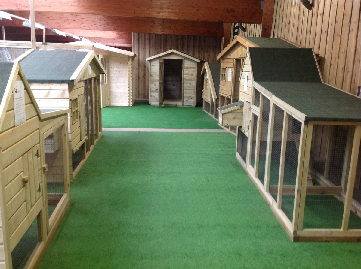 De afdeling tuinhuisjes in onze showroom http//:loras.nl