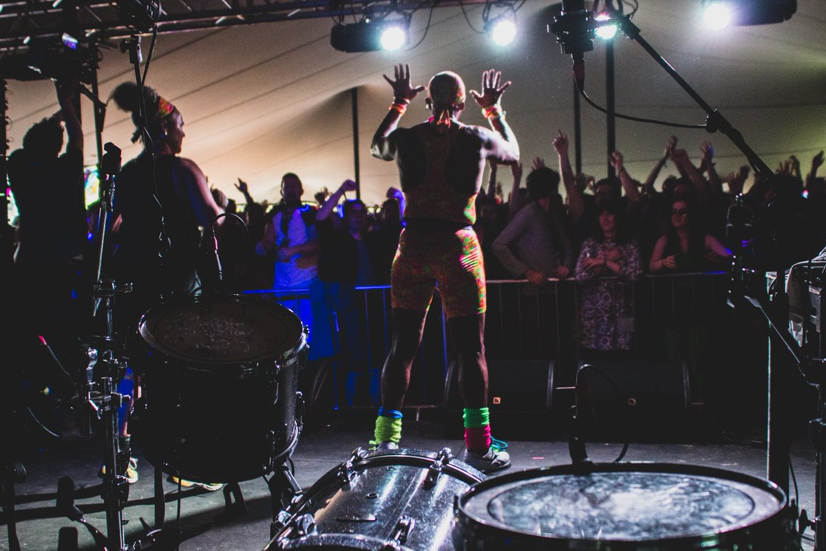 bporthos's tweet photo. MR MOTIVATOR! // Getting the crowd pumping at #innocentunplugged https://t.co/Jde1ySOnmo