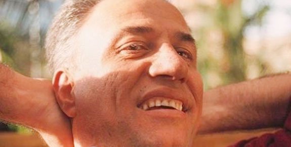 Bugün, usta oyuncu #KemalSunal'ın aramızdan ayrılışın 17. yıl dönümü... goo.gl/vOMsJ4