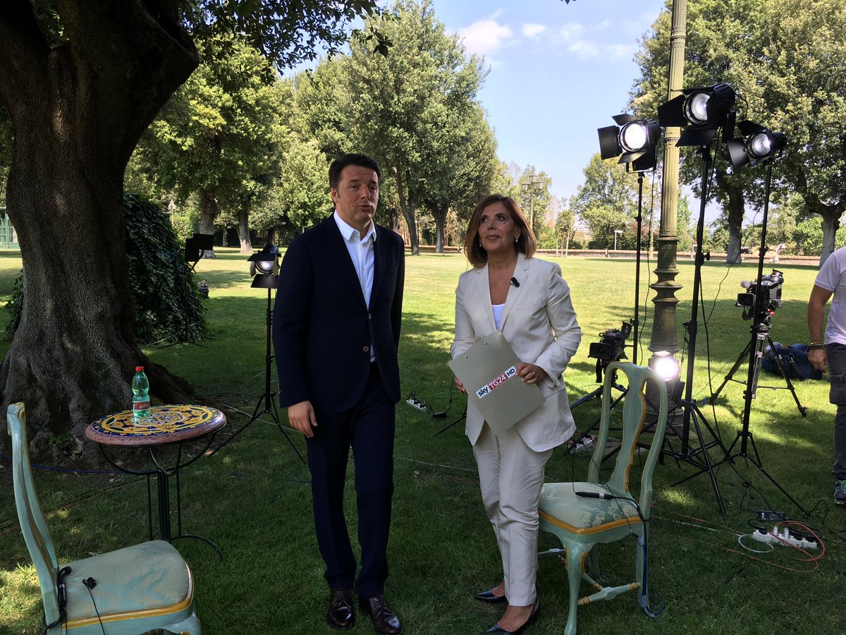MariaLatella's tweet photo. Tra poco su @SkyTG24 #lintervista: ospite il Presidente del Consiglio, @matteorenzi https://t.co/yVORJN14hl
