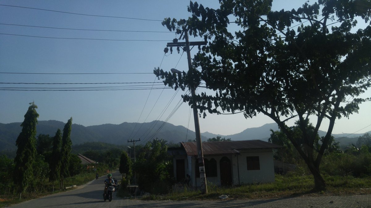 atemalem's tweet image. Pemandangannya nyenengin abiss.
Tapi belum nemu tukang gorengan euy. #persoalan #lintassumatera