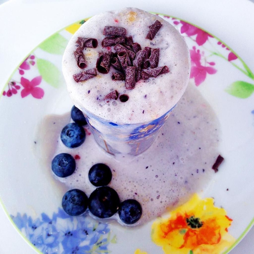 c_busato12's tweet image. Blueberries vegan milk shake 🐾😻💚💗💙💜💖💓💕💗👌😀💋🌱🌹🌱🌹💜💜💜💜💜good Sunday!#dreammy #becomevegan #good… ift.tt/2998MUT