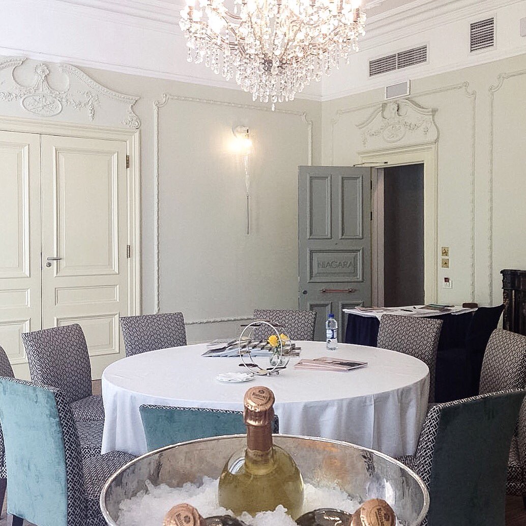 MayfairArtWknd's tweet photo. #BLAW2016 Day 3 - Good morning from the collectors lounge at @browns_hotel https://t.co/xHrxtaD9Qa