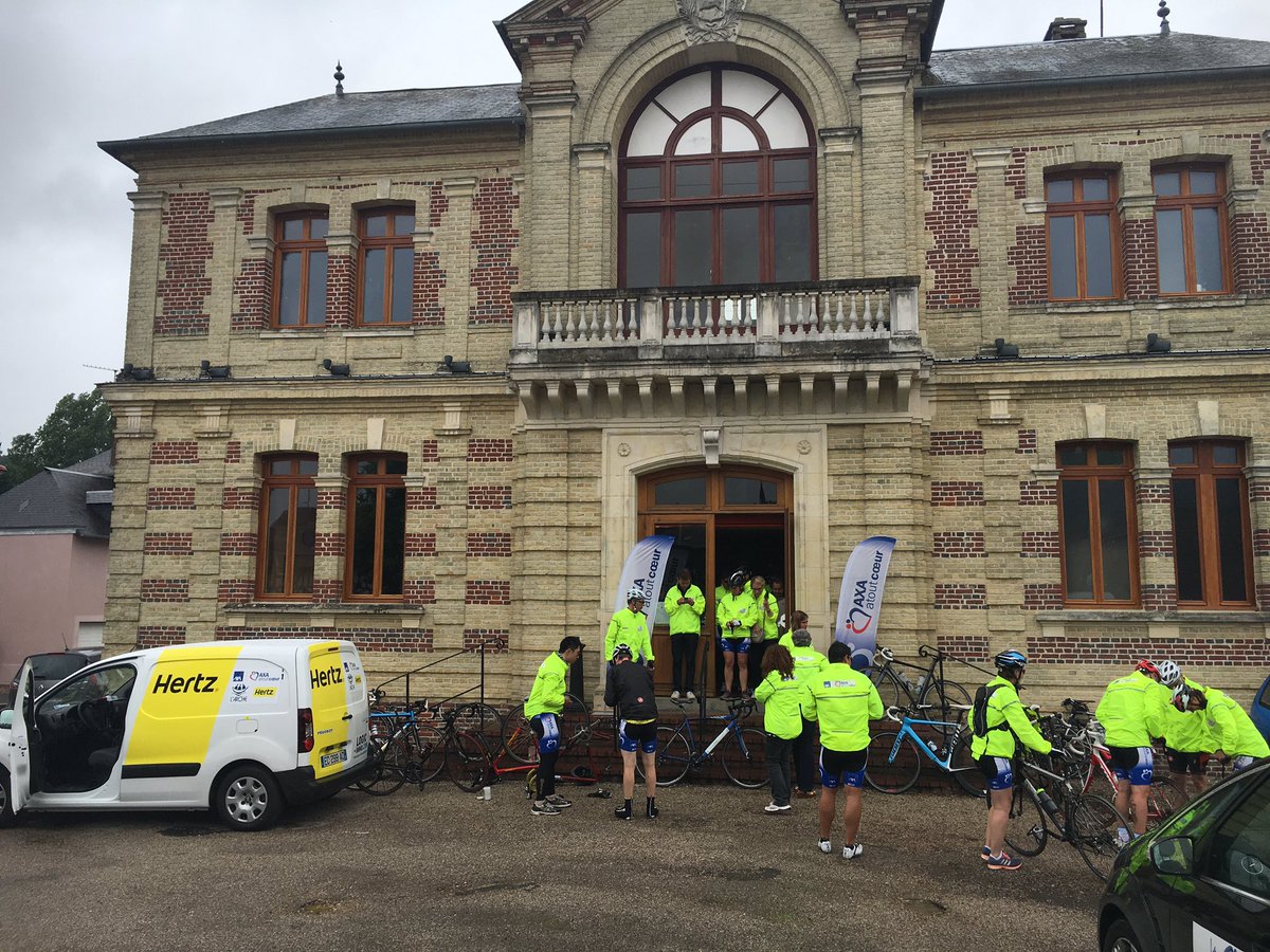 #bikecoeur, jour3, km67, M Pascal Cauche maire de Cormeilles nous ouvre le théâtre pour la pause! Merci!