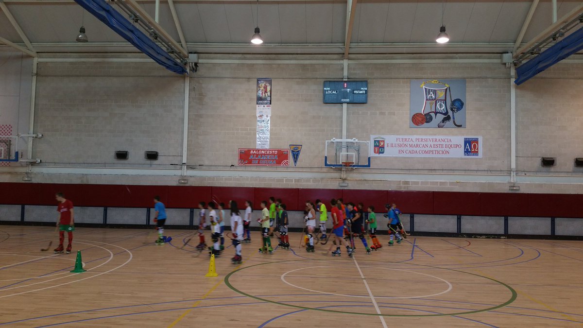 CAMPHOCKEY2015's tweet photo. El grupo de Prebenj-Benj realizando la Tecnificación de la mañana
@Germanosandoval 
@RIU26mad 
Dirigiendo la sesion https://t.co/ZN5qs1QD6H