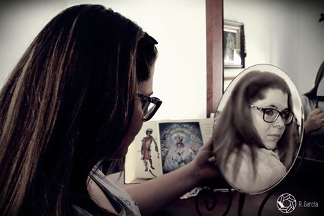 CatorceArtes's tweet photo. '¿Quién es aquella que se refleja en mi espejo? ...'' #Eisoptrofobia #Fobias14A @RubenGarLo https://t.co/4q52BeSfH6