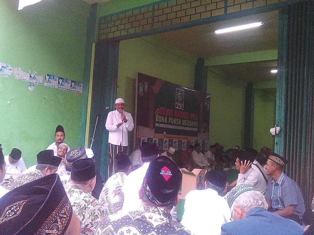 DPACPKBDudukspy's tweet photo. Temu kader PKB
@MohQosimNU "PKB itu milik/anak NU"
#RamadhanRahmatanLilAlamin https://t.co/7UrYYYnyB5