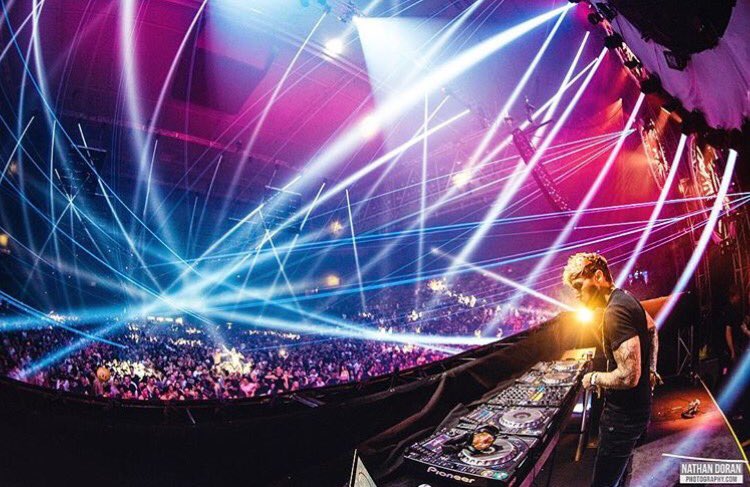 bennicky's tweet photo. Lasers on point last night 👊🏻 https://t.co/Xlb3uGvKMz