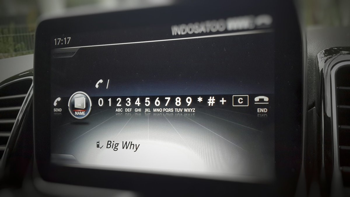 big_why's tweet photo. Hp bisa dikoneksi ke Mercy GLE 400 via bluetooth. Pesan sms pun bisa dibaca. @autobild_ina #HTD2016 #4GinAja https://t.co/UXnaWy4zGZ