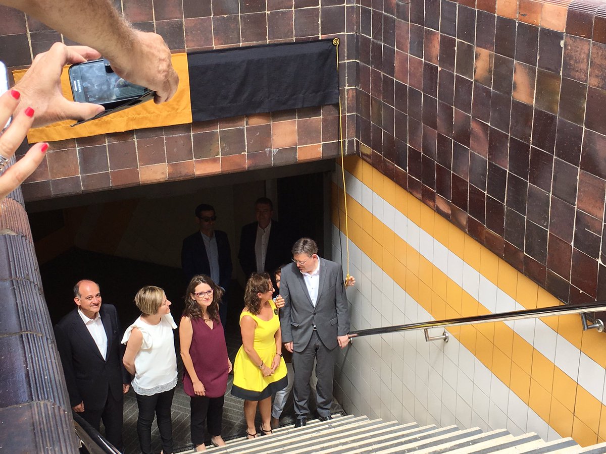 monicaoltra's tweet photo. Reparant memòria de víctimes de l'accident del Metro de Velència 10 anys després. L'estació torna a cridar-se Jesús https://t.co/wdnw8CFD6v