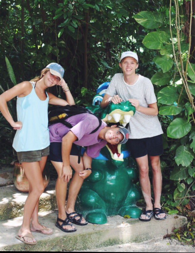 alexjacobs37's tweet photo. HBD TO THE WORLDS BEST BEOTHER!!!!!! thanks for always being there for me I love you https://t.co/JjYlg7ysBK