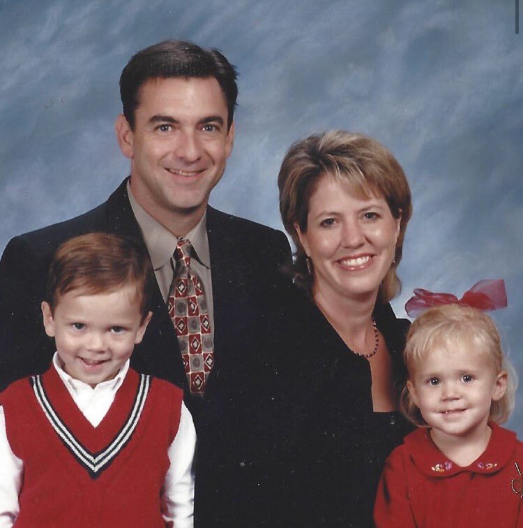 alexjacobs37's tweet photo. HBD TO THE WORLDS BEST BEOTHER!!!!!! thanks for always being there for me I love you https://t.co/JjYlg7ysBK