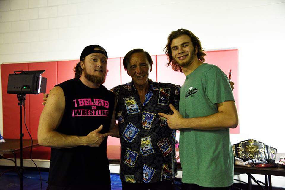 DreamboatDriver's tweet photo. The #livinglegend with a couple of Dreamboats! https://t.co/QIbxHPv6y2