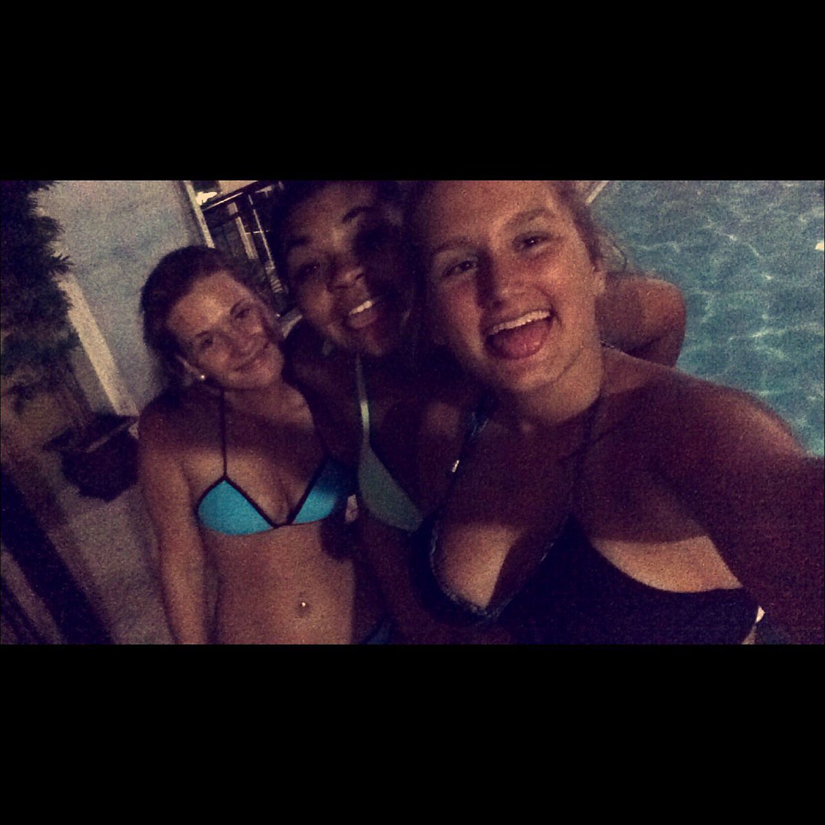 TexieW's tweet photo. Why can't we just go back?😭❤️ #seniorweek2k16☀️🌊  @SantosKatelane @Lowman_Sierra https://t.co/YWfaUorqai