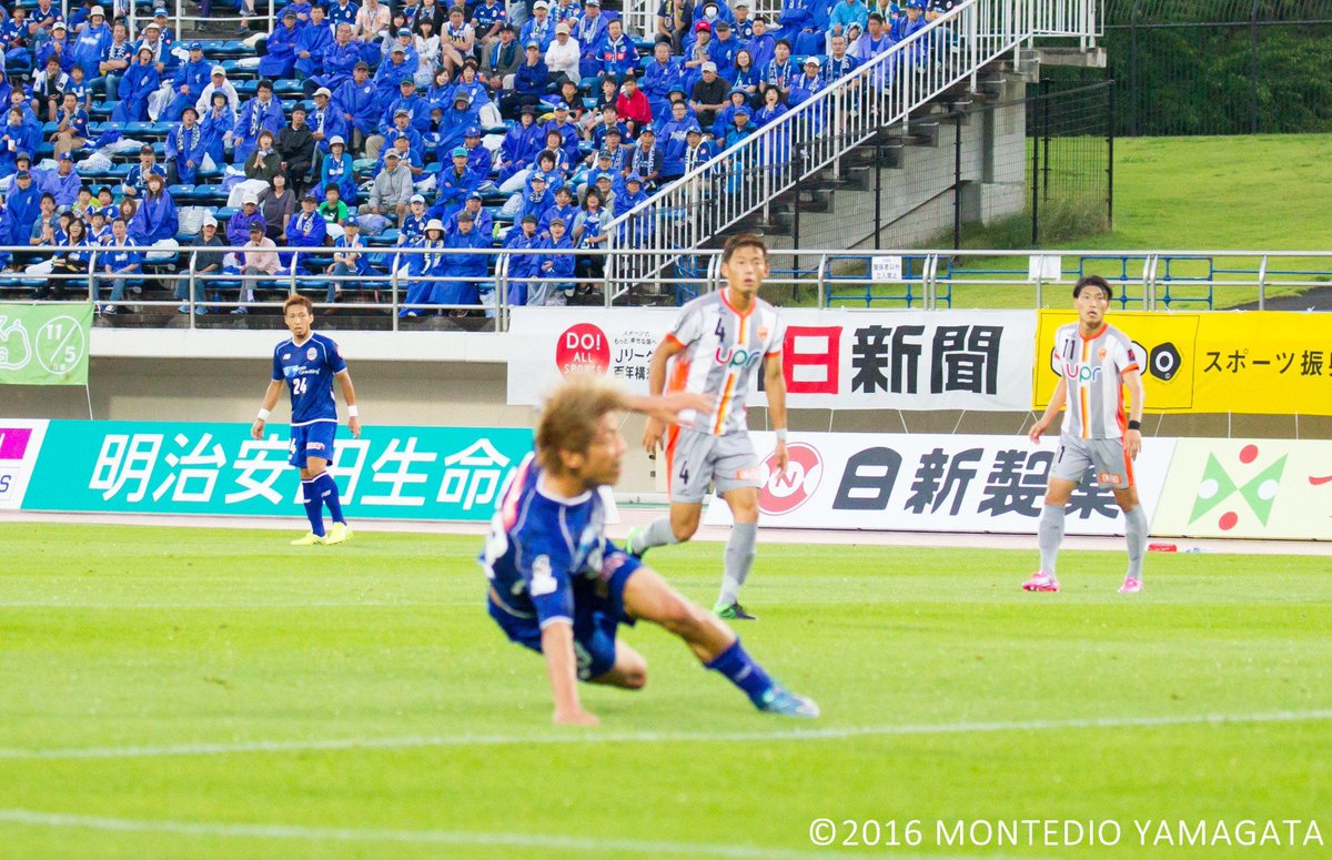 モンテディオ山形広報 Montedio Yamagata ホーム山口戦 大黒選手の2点目のゴール そして歓喜もご覧ください 見事なループパスでアシストしたアルセウ選手の笑顔も Montedio 一新同体