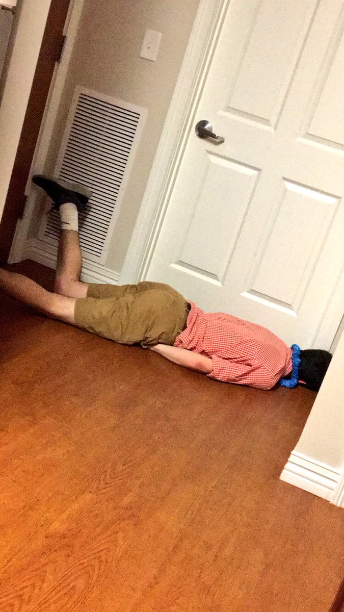 jonnyboy_garcia's tweet photo. Happy 21st birthday to one of my best friends who's like a lil bro to me thanks to @WKUSPE. U can leave China now! 🎉 https://t.co/kvKUl4VZ33