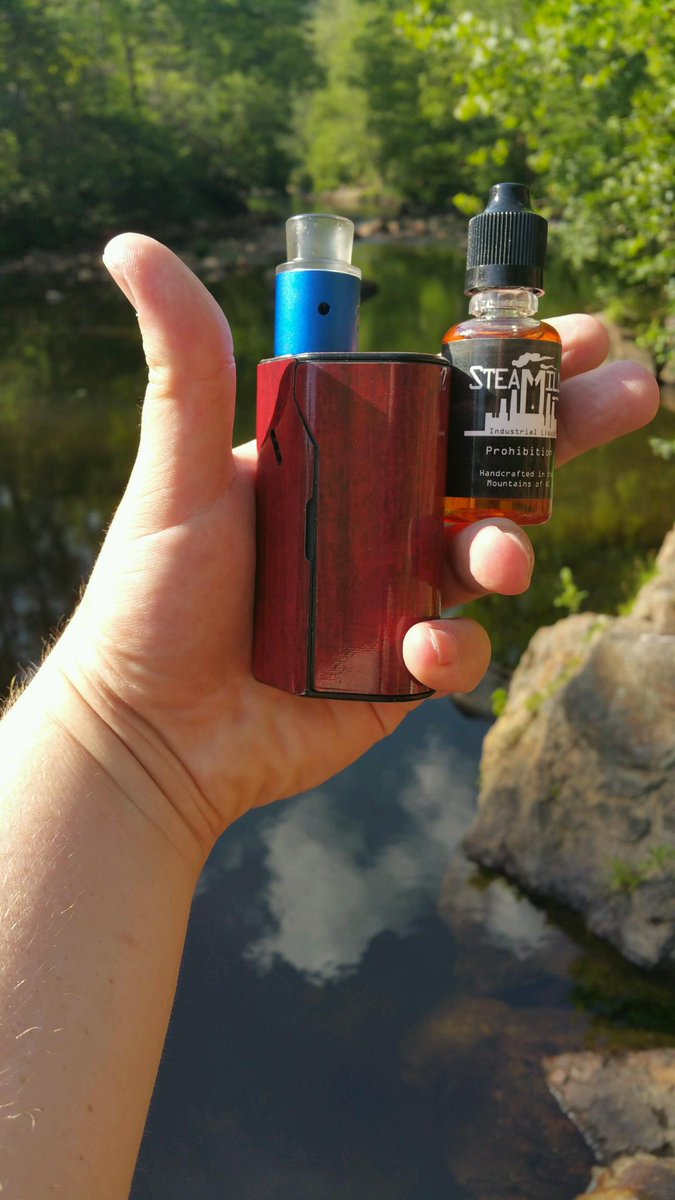 MarvleonGaming's tweet photo. Got to play in water yesterday. Vaping on that prohibition from @steamilleliquid. Great day great vape! #vapefam https://t.co/xbGyXWT7T8