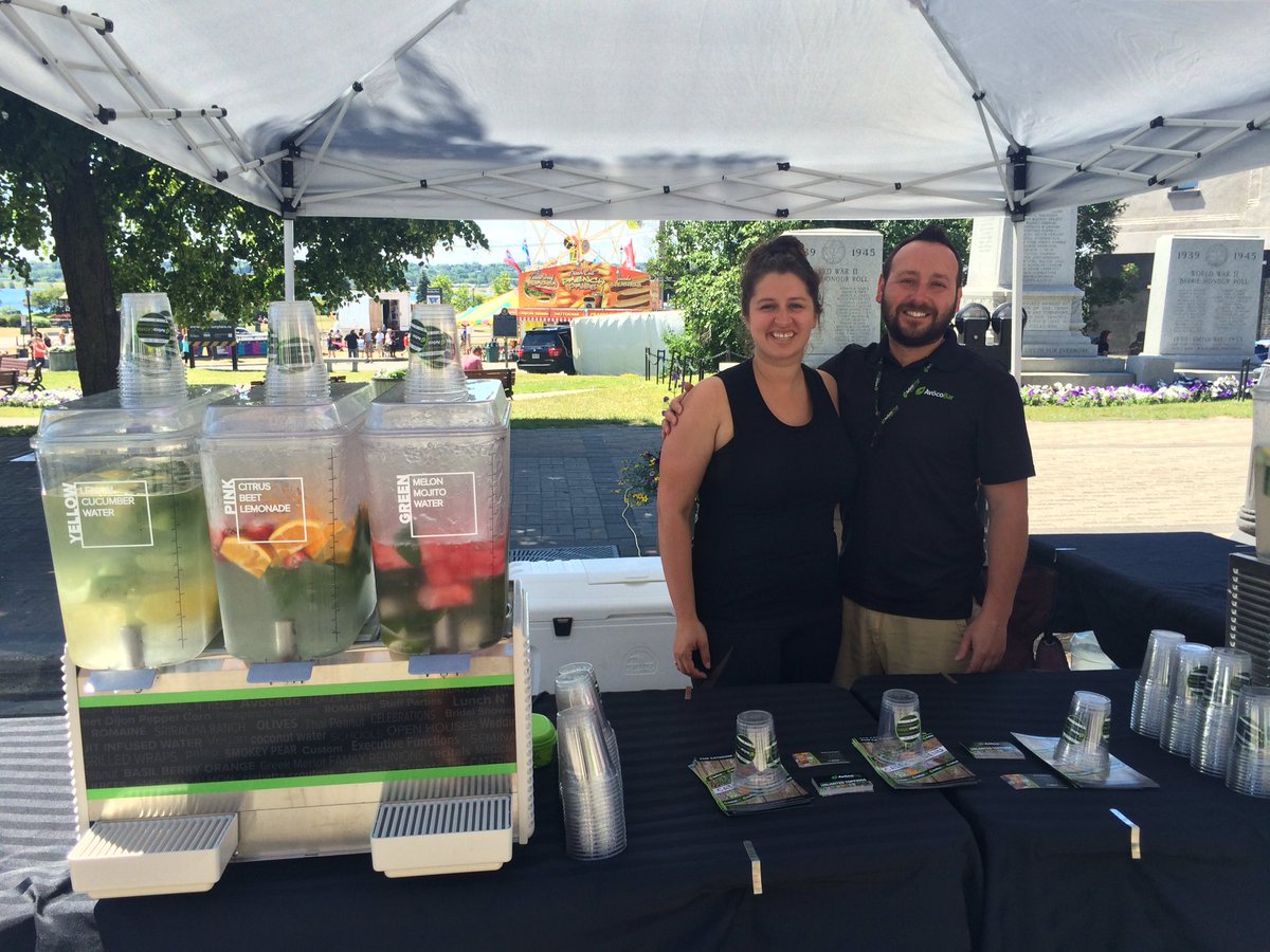 CornNorthern's tweet photo. Love Avoco Bar! Find their flavoured water downtown Barrie today! #PromenadeDays #avocobar @avocobar 🍎🍒🍐🍊🍋 https://t.co/af2Pzo4Wf2
