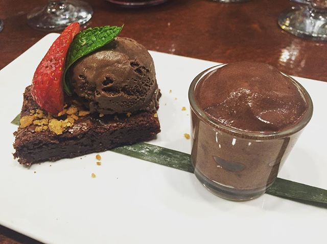 vianabcn's tweet photo. RG: @valeriaincolors
He sido mala... #vianabcn #delicious #yummy #chocolate #dessert #onfire #barcelona #restaurante https://t.co/cHaxytSYKO