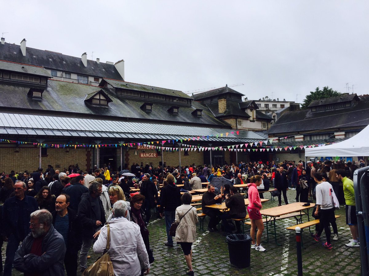 A table ! Le Marché à manger #rennes #Rennesquonaime <a href="/leonlecochon35/">LEON le COCHON</a>