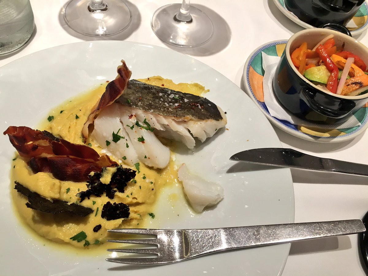 vegetta777's tweet image. A comer 😊😊😊👍🏻