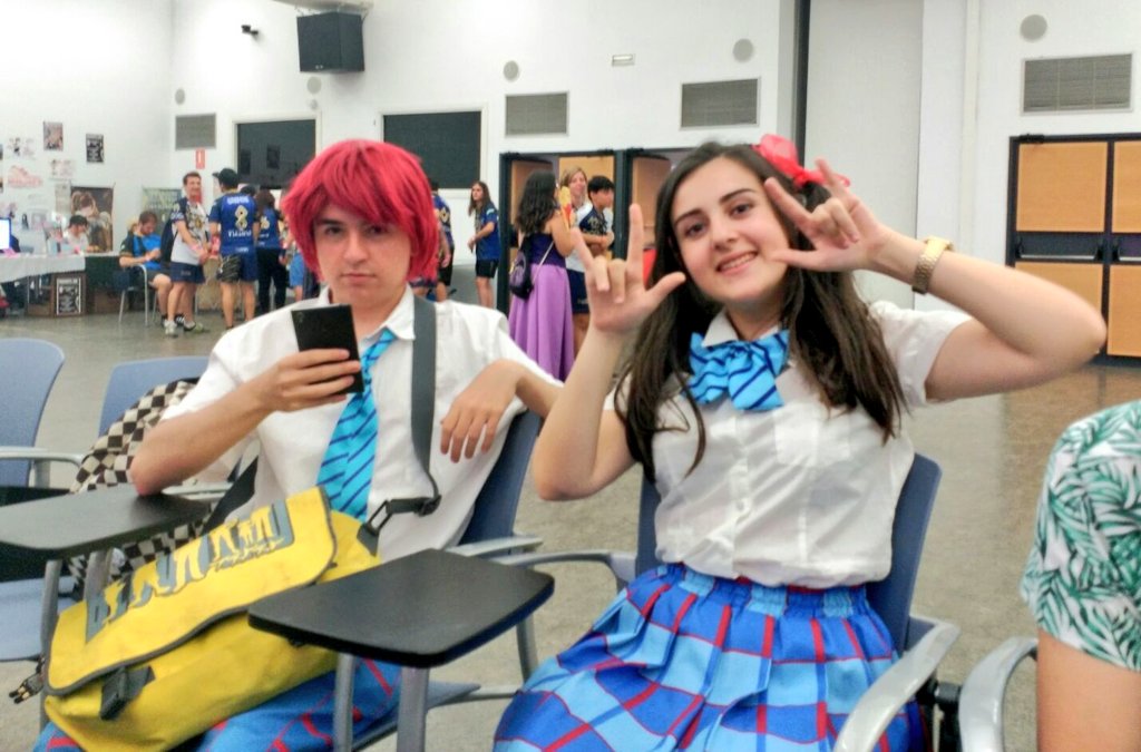 locksersoul's tweet photo. ¡Maki-chan, haz caso a Nico! https://t.co/zWJJxPSQPO