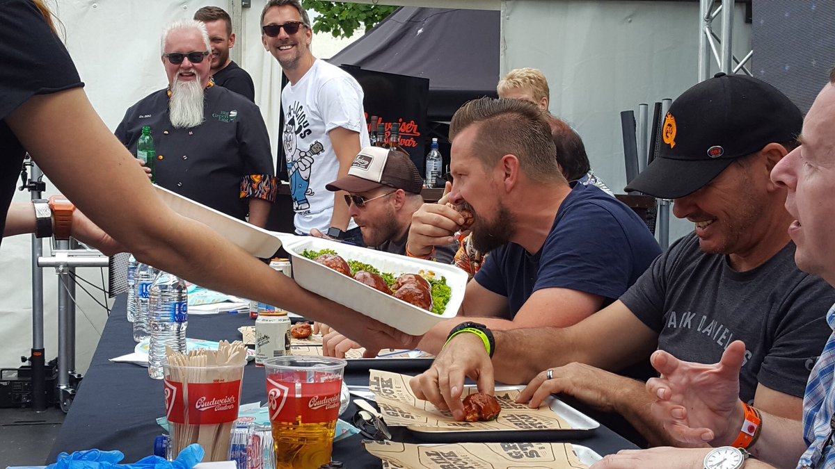 veronicamiha's tweet photo. Kicking off #KingOfTheGrill with the #Chicken round #Grillstock #Bristol #BBQ https://t.co/INbv9AodMY