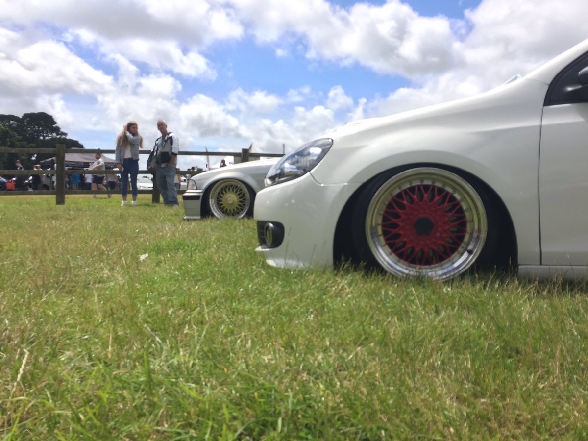 steve_tsi145's tweet photo. Summer showdown #cars #lowered @HavAirUK #airride #lowlife #loweredlifestyle #airbags https://t.co/4VLU6J4o3v