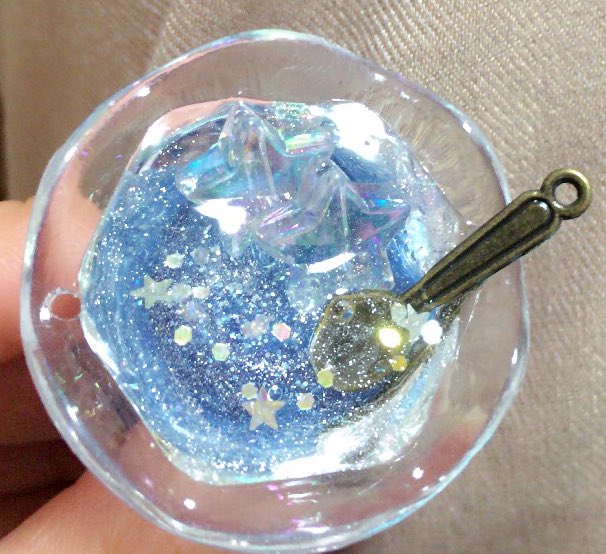 m1812825481's tweet photo. 初めてのー
レジン。
上手くいかない(´°‐°｀)
コツが聞きたひ https://t.co/dtf9EWTB1p