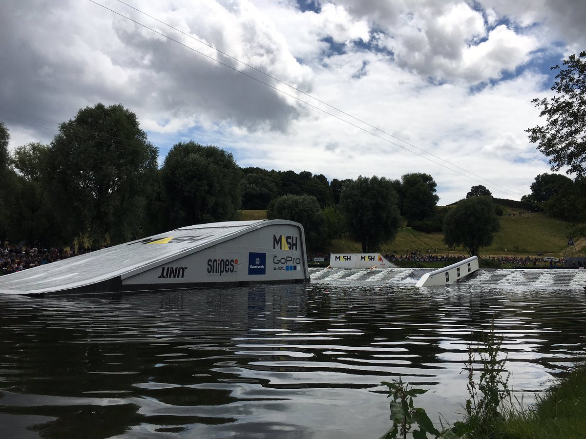 Hier jagen gleich Dominik Gührs und Bene Tremmel über die Ramp und kämpfen in den Finals von <a href="/munichmash/">MUNICH MASH</a>