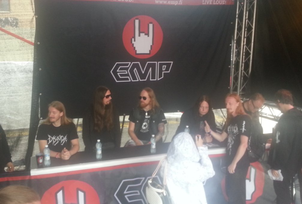 Supersounds's tweet photo. @KatatoniaBand signingsession #tuska2016 @PeacevilleRecs https://t.co/WQlthtY5wv