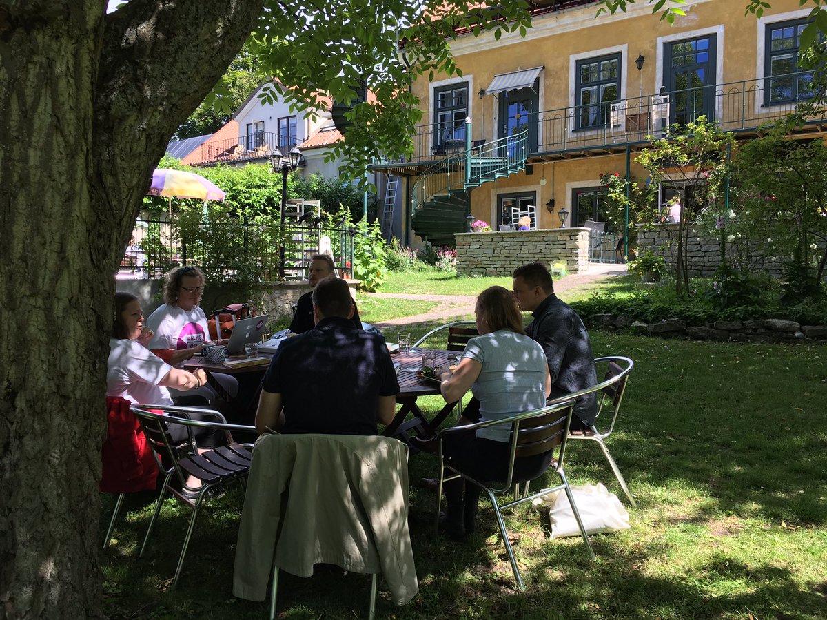 CaptainFutur3's tweet image. Dag for välkomstfest och Pitch Workshop för #AwesomeiAlmedalen . #WeCreateTheFuture i #Almedalen