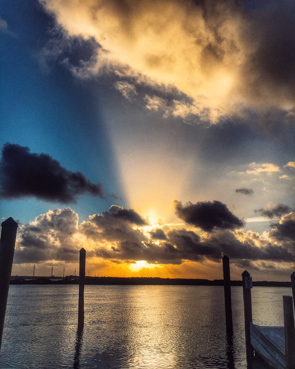 Chasing the sun- close to heaven. ❤️🇺🇸 #HUK #teamcabelas #blessed #Freedom <a href="/JasonHartOnline/">Jason Hart</a> <a href="/HukFishing/">Huk Fishing</a>