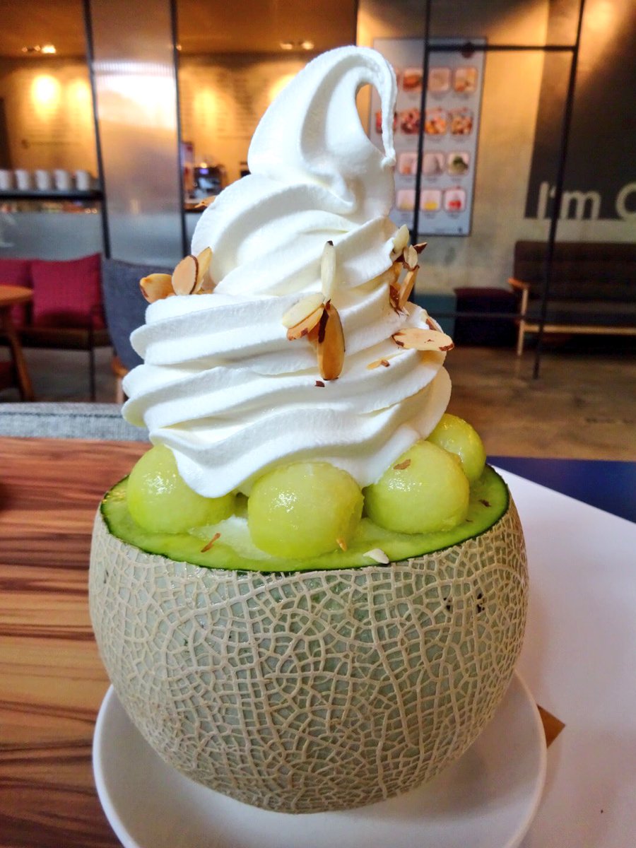 softcream_world's tweet photo. ソウルに行った時食べたソフトクリーム！

どっちもボリューミーで最高に美味しかった♪

#ソフトクリーム
#ソフトクリームの日 https://t.co/fGJaxIfwGJ