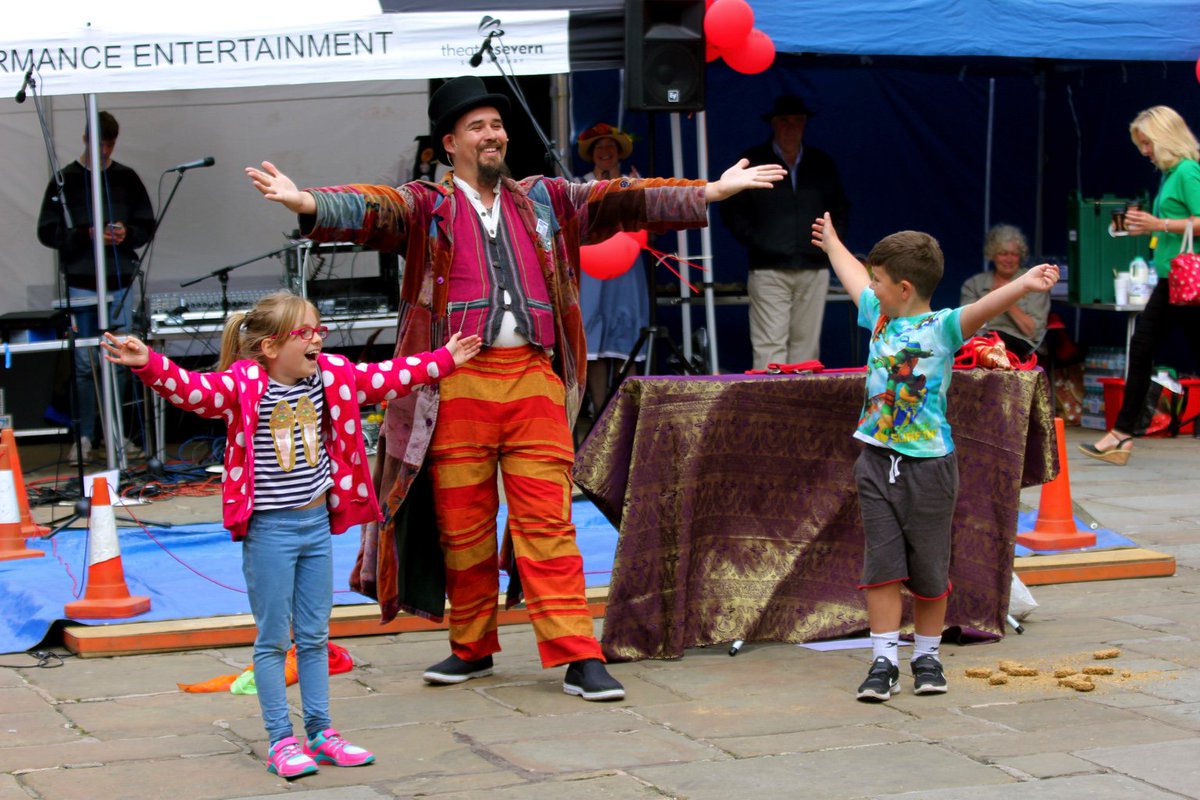 The fabulous @RobChapmanMagic entertaining the crowds yesterday at our birthday party in #Shrewsbury Square :))