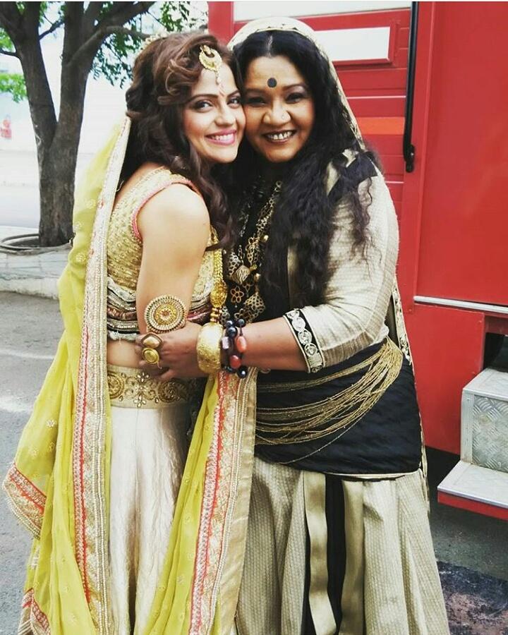 SiyakramFc's tweet photo. #repost #pratimakannan 
Offscreen bond of #kaikesi &amp; #sulochna #Siyakeram #siyakeram_quotes @vividhakirti 💞💞💞 https://t.co/9GsKyJHjJm