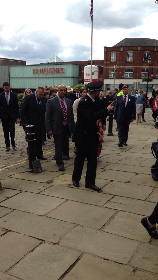 AlexPCarey's tweet photo. Oldham remembers #Somme100 https://t.co/5Mq4c52MlO