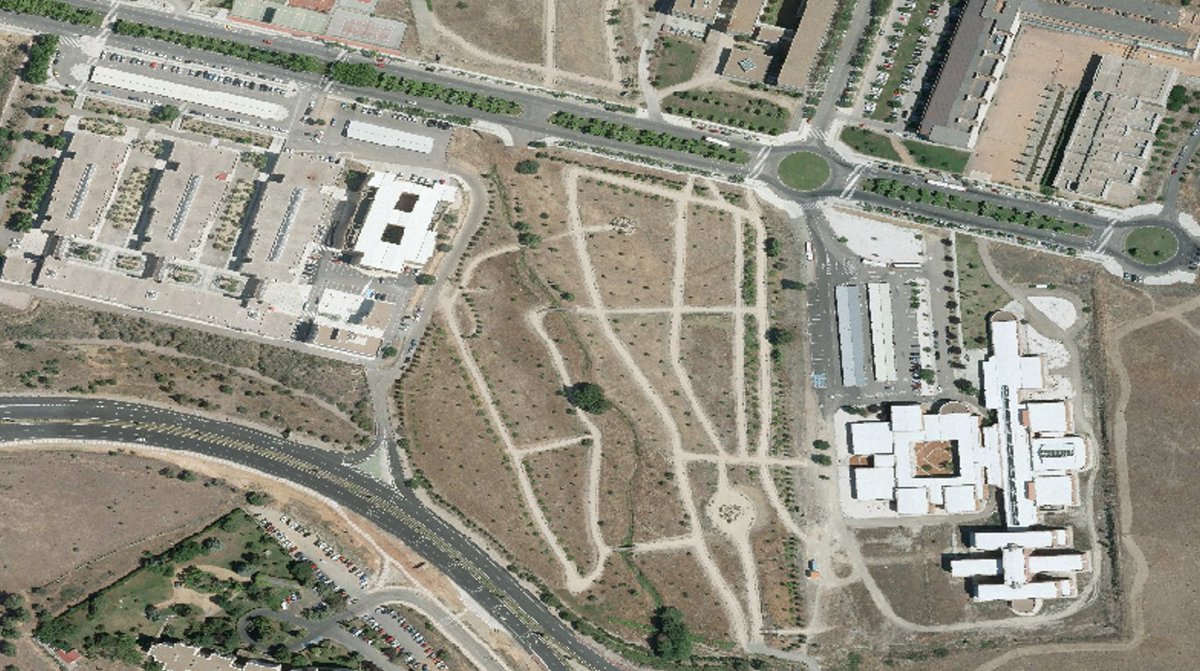 cacerespasado's tweet photo. Evolución de la Avenida de las Letras, en el Campus de la @infouex en #Cáceres (1996 - 2012) @EPCC_Unex @DerechoUEX https://t.co/dBWFb3BLMd