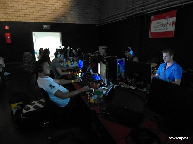 lanfall's tweet image. Where it all began! Lanfall V1, 40 gamers. Now rdy for 310 gamers. tickets &amp;amp; info: lanfall.be #growth