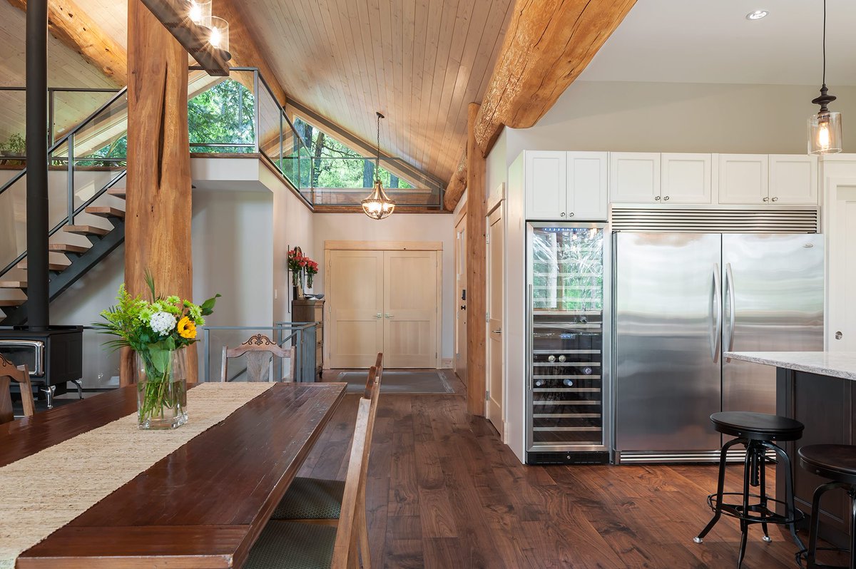 StreamlineDLTD's tweet photo. We can't get enough of these supersized heavy logs from our Saanich project! #ModernHomeVictoriaMagazine https://t.co/lvaTH54TG4