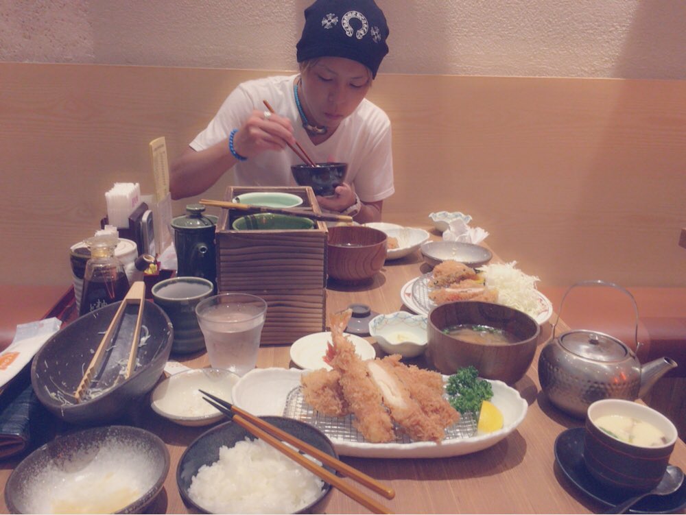 seleiz's tweet photo. 今日、こーへーとご飯からの映画見た！
貞子vs伽倻子みた！
最後の終わり方謎だったけどおもしろかったからいいや！笑 https://t.co/xf1yvQsBIu