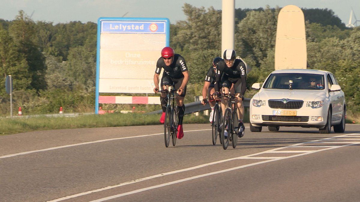 OmroepFlevoland's tweet photo. GP Ploegentijdrit over de Houtribdijk wordt misschien een jaarlijkse traditie #RTVOF https://t.co/uB0ZF11XnV https://t.co/zukArrssL0