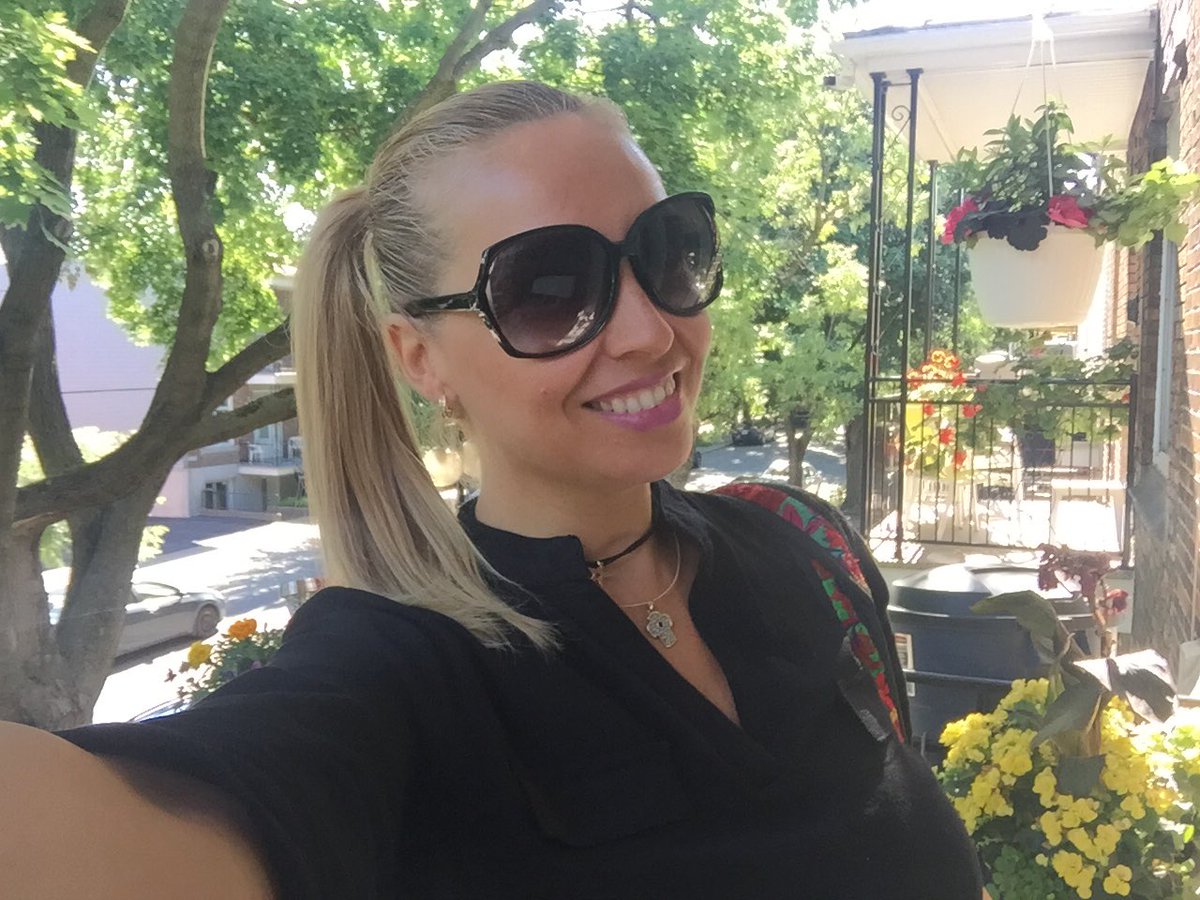 laurasilvatv's tweet photo. Que tenganun muy buen domingo @ChilePeppermint en #Montreal #actitudpeppermint #djlaurasilva #laurasilva #sol #UV https://t.co/JeH1xL5oLk