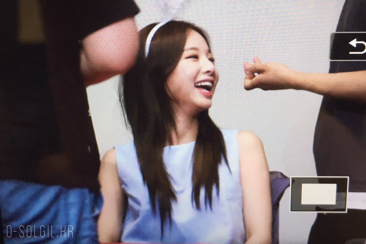 o_solgil's tweet photo. 160703 인천 팬싸인회 프리뷰 #EXID #솔지 #SOLJI @EXIDofficial 😚😚😚 https://t.co/xvDtL06FIt