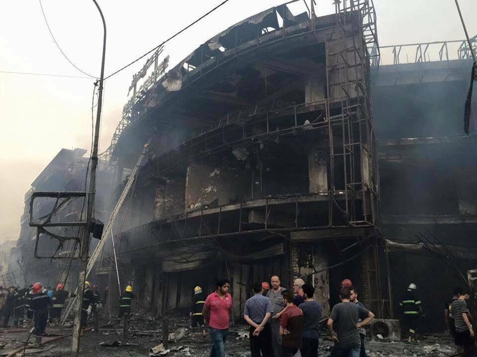 fq502fq's tweet photo. " يحضرون للعيد مآتم وسرادق تعزية "
#تفجير_الكرادة العراقيين يستقبلون العيد بالشهداء . https://t.co/9BOH4bO5KQ
