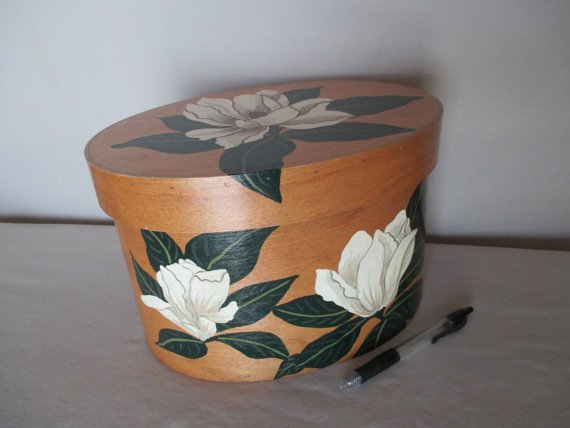 suzannee43's tweet photo. Oval Magnolia https://t.co/XoktZourzI #MagnoliaBox #integritytt #etsyspecialt #etsymntt #teamvintageusa #etsyfinds https://t.co/p62ws9T5rt