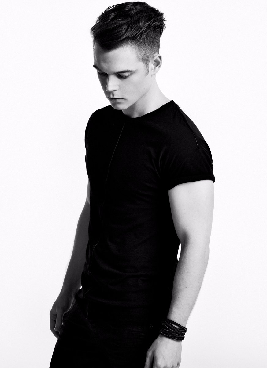 _RoyalConcept_'s tweet photo. ✶ Georg Listing ✶ Georg Moritz Hagen Listing ✶
🇩🇪 German 🇩🇪
| Bassist | https://t.co/FqQxaL6rto