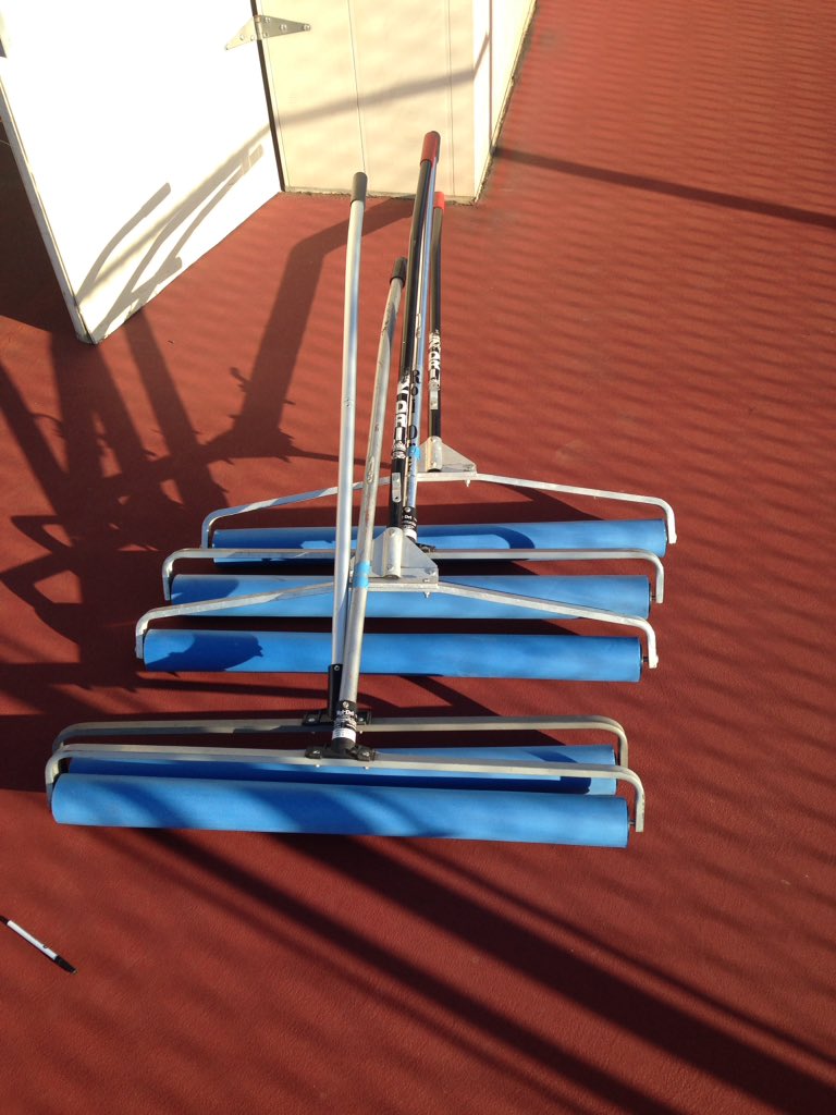 WE HAVE WORKING SQUEEGEES. I REPEAT. WE HAVE SQUEEGEES THAT WORK